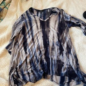 Karen Kane size 2xl asymmetrical bottom